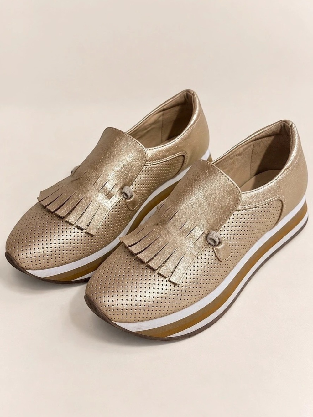 Coconuts by Matisse Bess Gold Metallic Platform Loafers Fringe Women’s 6M